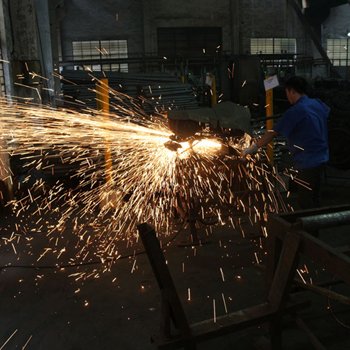 What is difference between Straight Seam Pipes and Seamless Steel Pipes