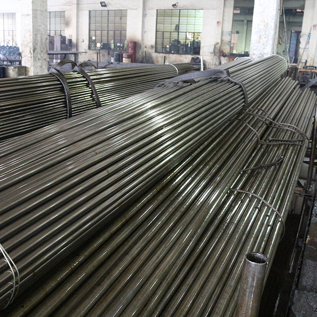 How to clean seamless steel pipe