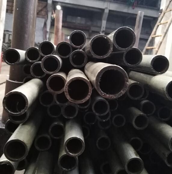 Causes of eccentric (uneven thickness) of seamless steel tubes