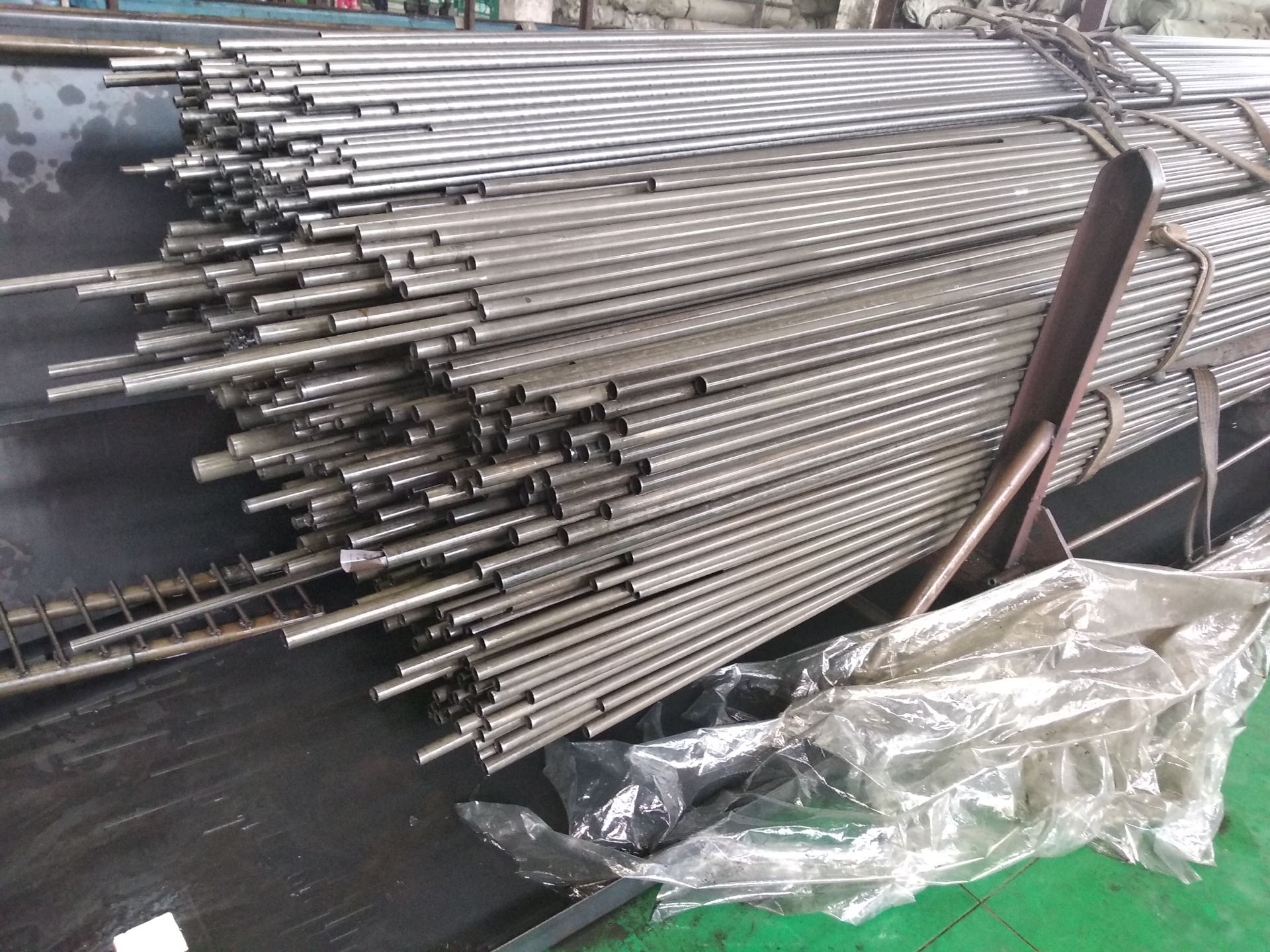 Formation Causes of 15Mn Seamless Steel Tube Banded Structure